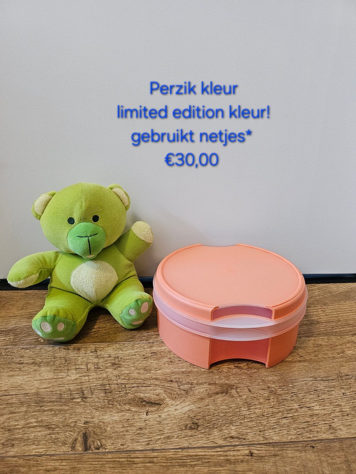 Tupperware perzik kleur vensterdoos koektrommel €30,00, Gebruikt, Bewaardoos, Oranje, Ophalen of Verzenden