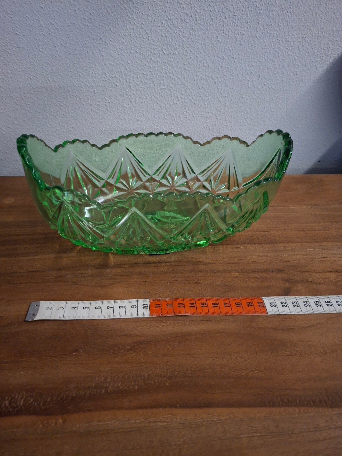 Groene glazen schaal met patroon, Ophalen of Verzenden