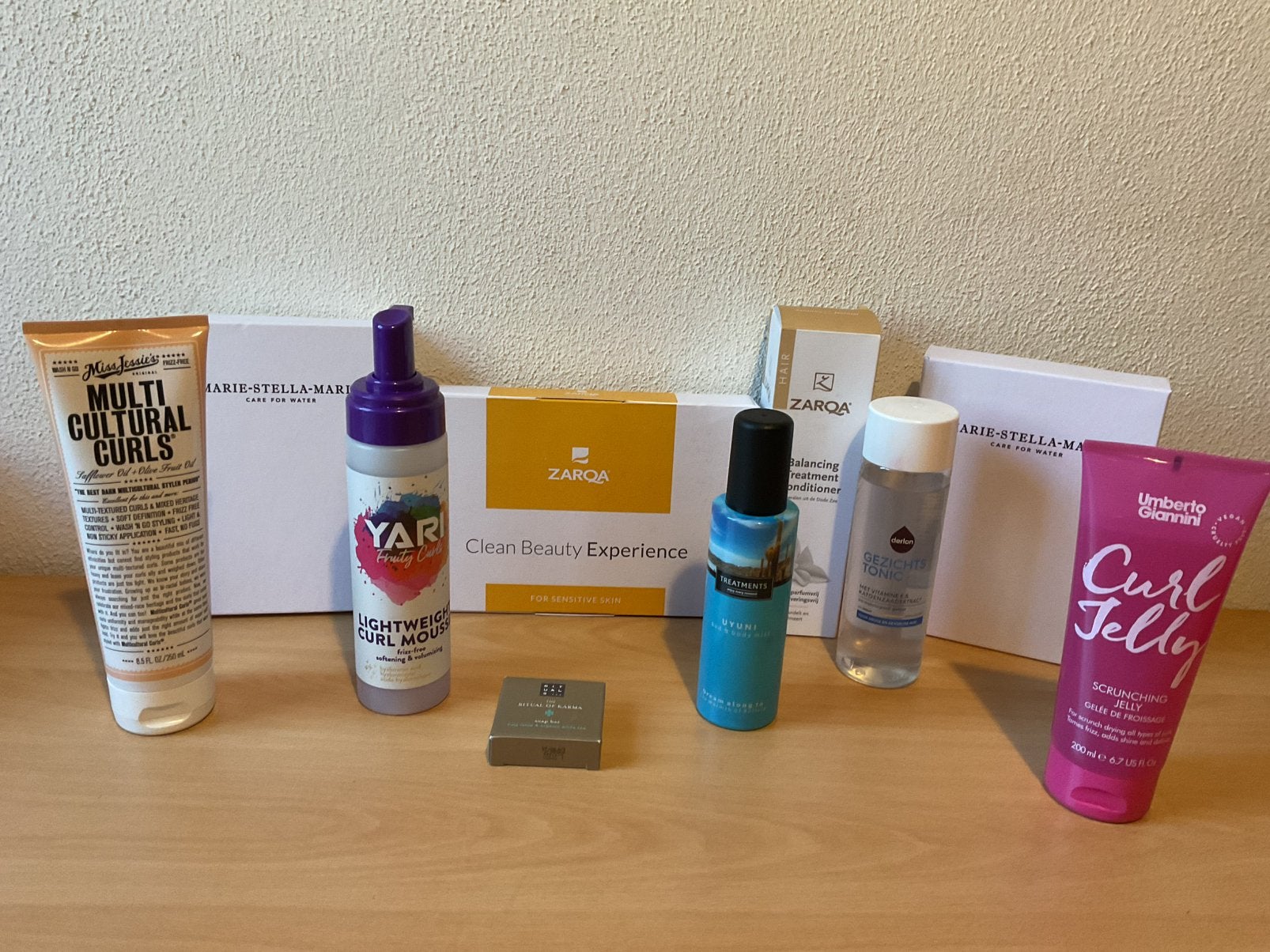 Pakket set verzorgings artikelen deel 1 .meeste nieuw €12,50, Ophalen of Verzenden, Nieuw, Gehele gezicht, Verzorging
