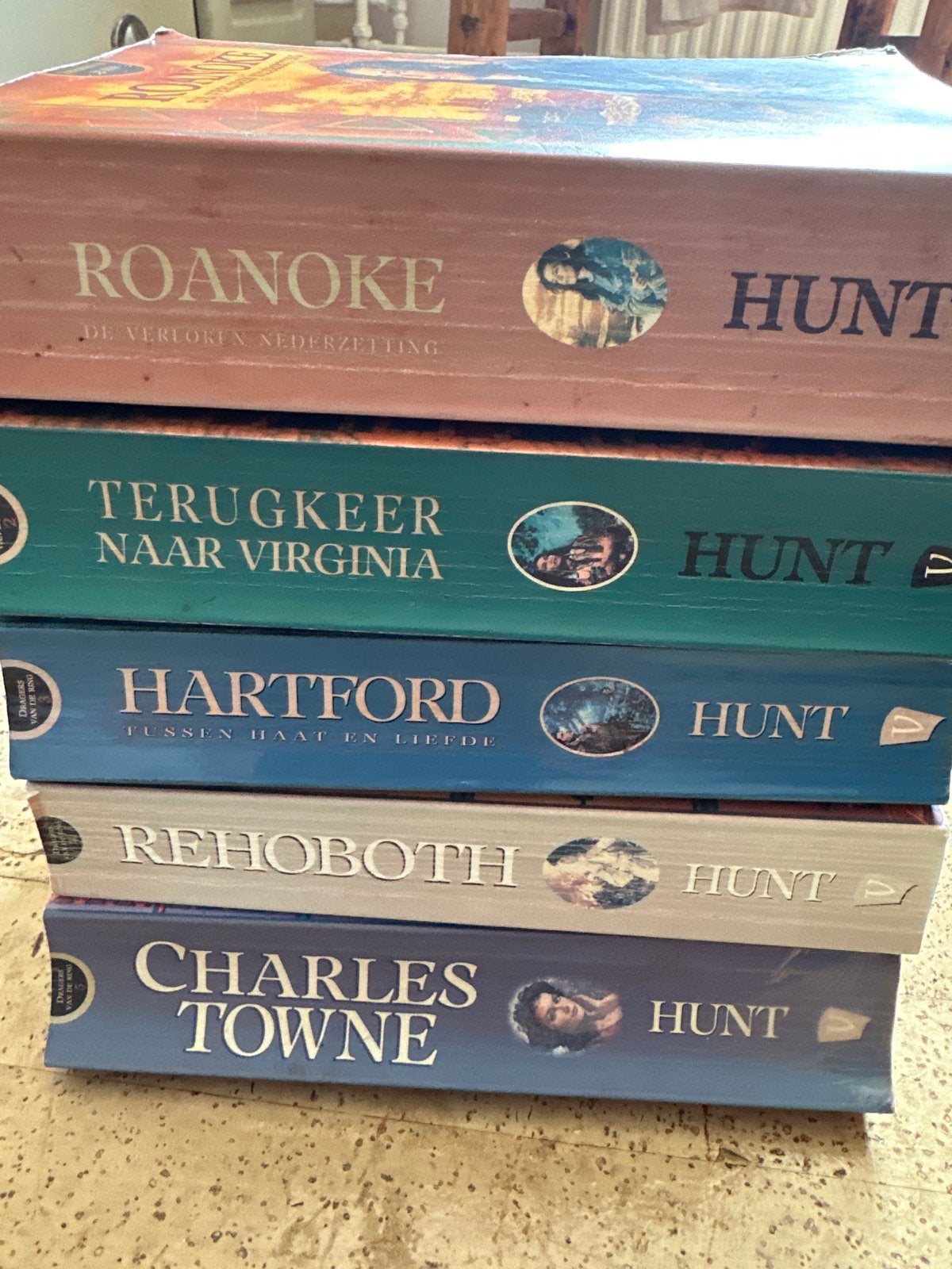Angela Elwell Hunt - Dragers van de Ring (5 boeken), Boeken, Ophalen of Verzenden, Gelezen, Amerika