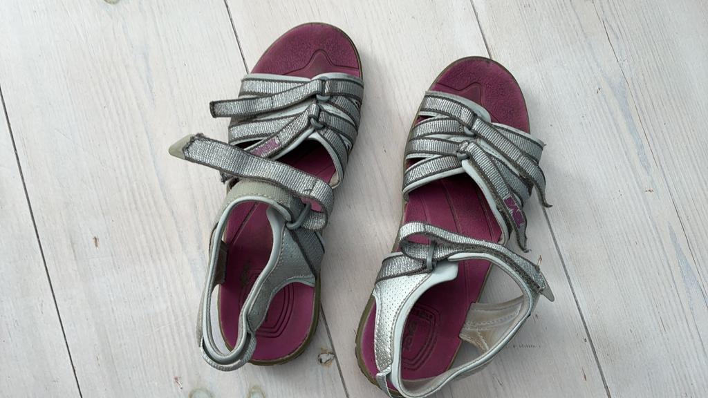 Teva sandalen maat 37, Ophalen of Verzenden, Zo goed als nieuw, Jongen of Meisje, Overige typen
