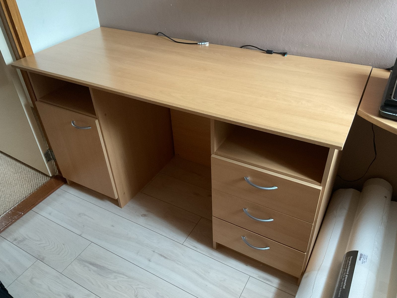 Praktisch bureau met opbergruimte, Ophalen, Gebruikt, 58 cm, Hout