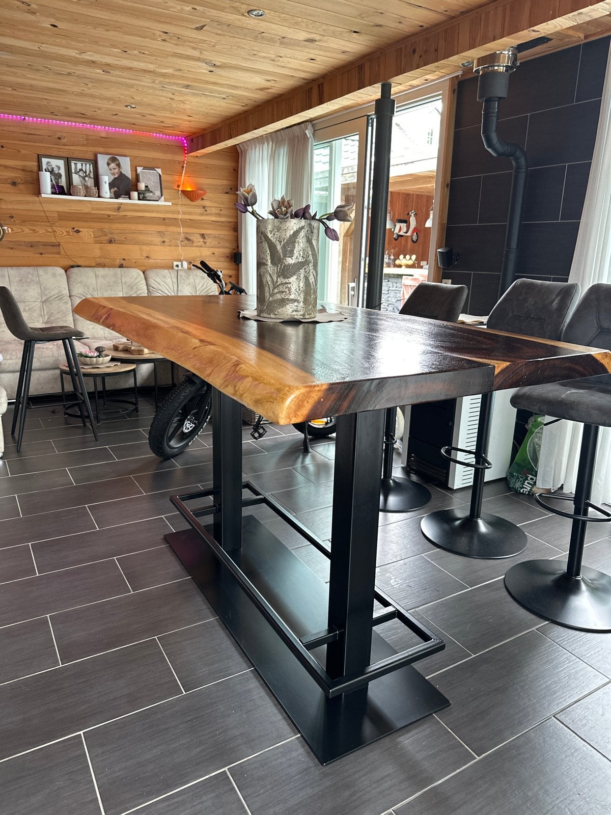 Prachtige nieuwe bartafel van massief hout en metaal, Ophalen of Verzenden, Nieuw