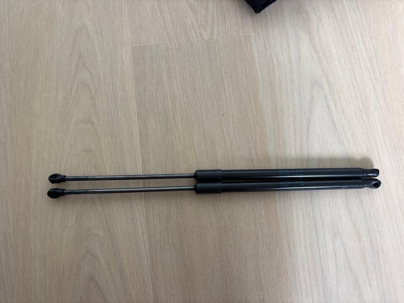 VW Golf 8 Achterklep Gasveer - Origineel Onderdeel, Gebruikt, Achterklep, Volkswagen, Ophalen of Verzenden