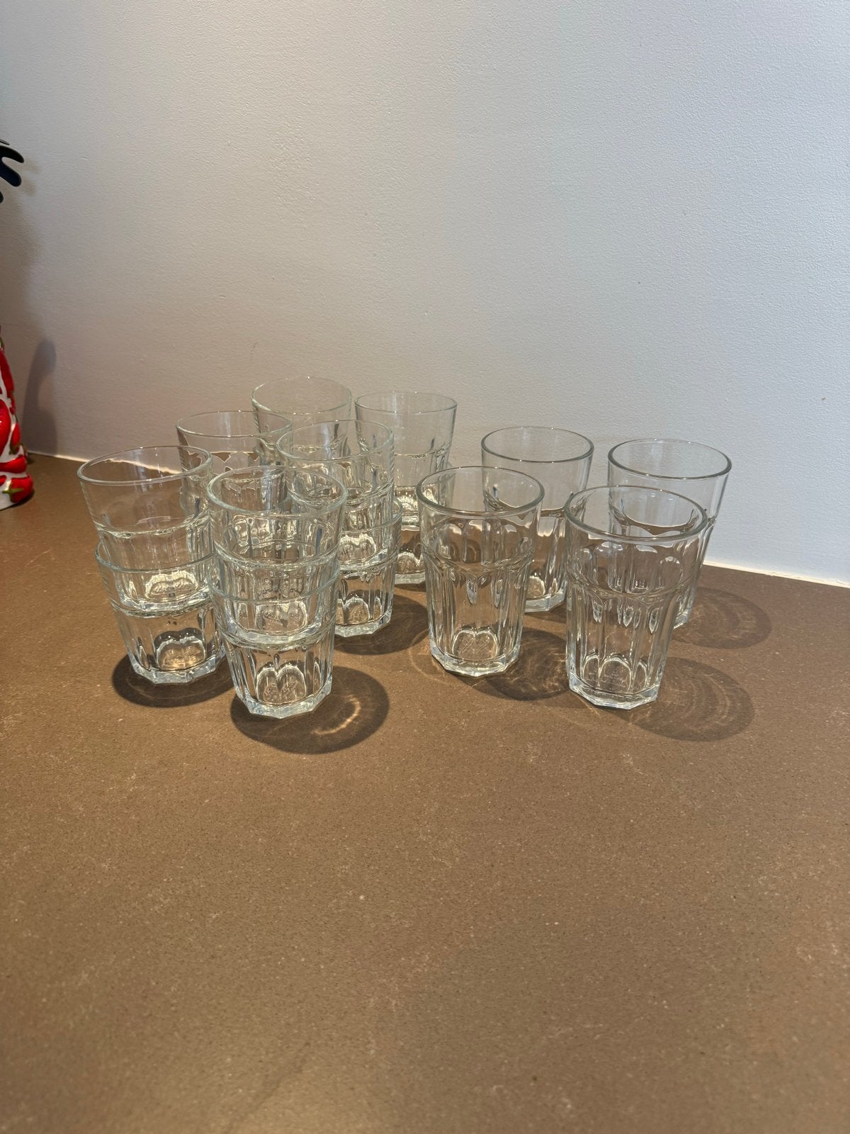 IKEA Glazen set: 12 kleine en 4 grote glazen, Huis en Inrichting, Keuken | Servies, Ophalen, Glas of Glazen, Gebruikt, Glas