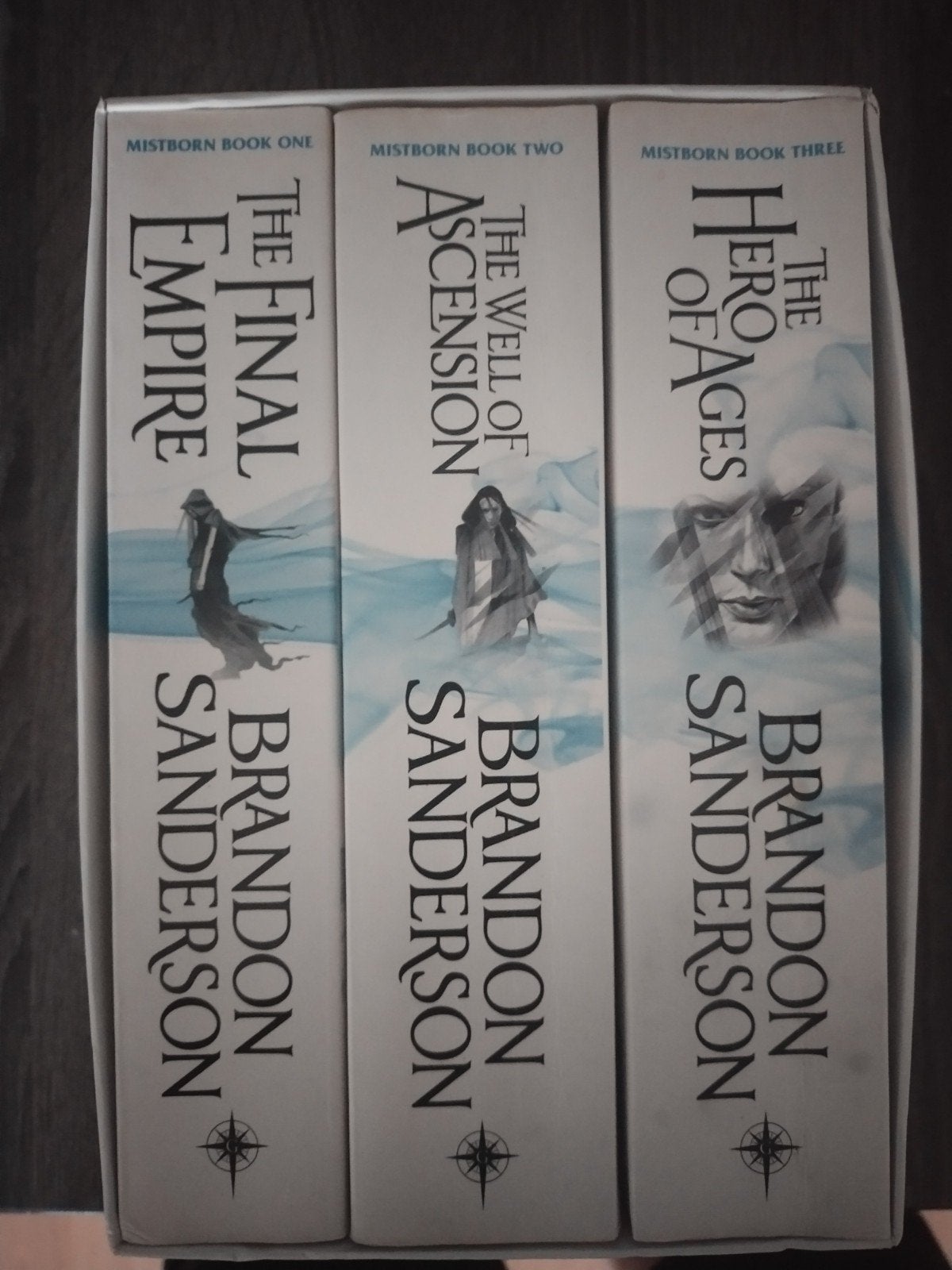 Mistborn Trilogie (box set) - Brandon Sanderson (Engels), Boeken, Ophalen of Verzenden, Gelezen