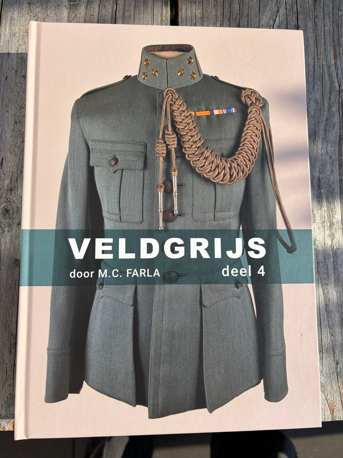 Veldgrijs deel 4 - Uniformen door M.C. Farla, Ophalen of Verzenden, Niet van toepassing, Nieuw, Landmacht