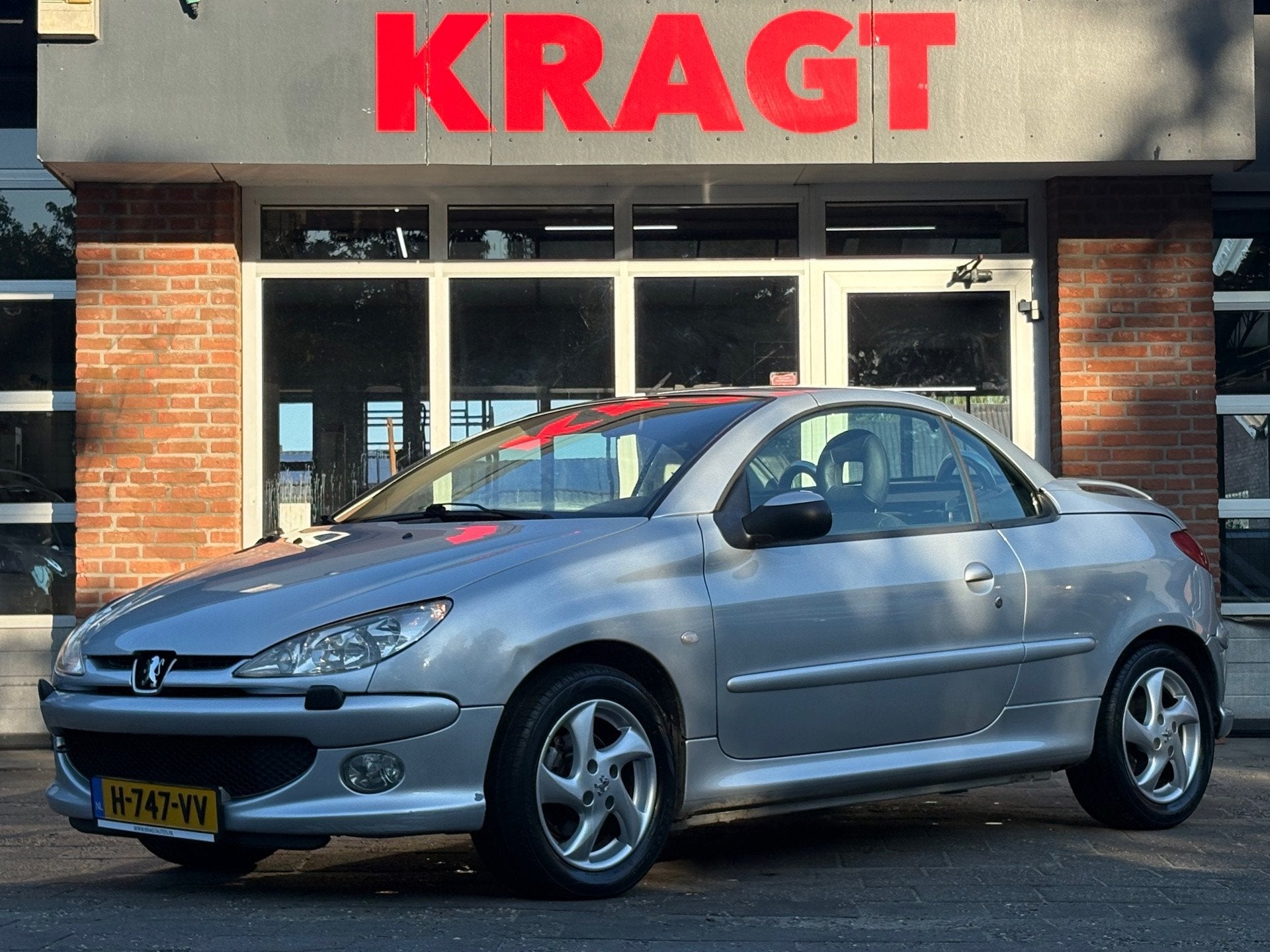 Peugeot 206 CC 1.6-16V|Cabrio|KOUDE airco| APK 06-03-2027!|c, Auto's, Voorwielaandrijving, Gebruikt, Zwart, 4 cilinders