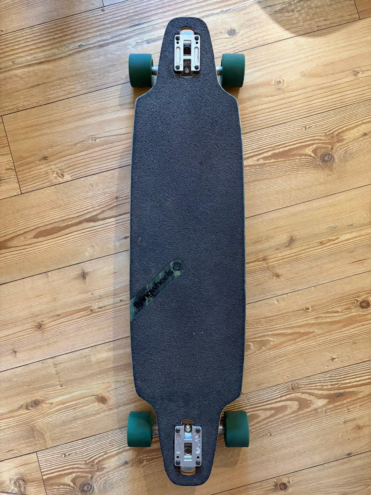 Flying wheels longboard - blackhole385, Sport en Fitness, Ophalen, Zo goed als nieuw, Longboard