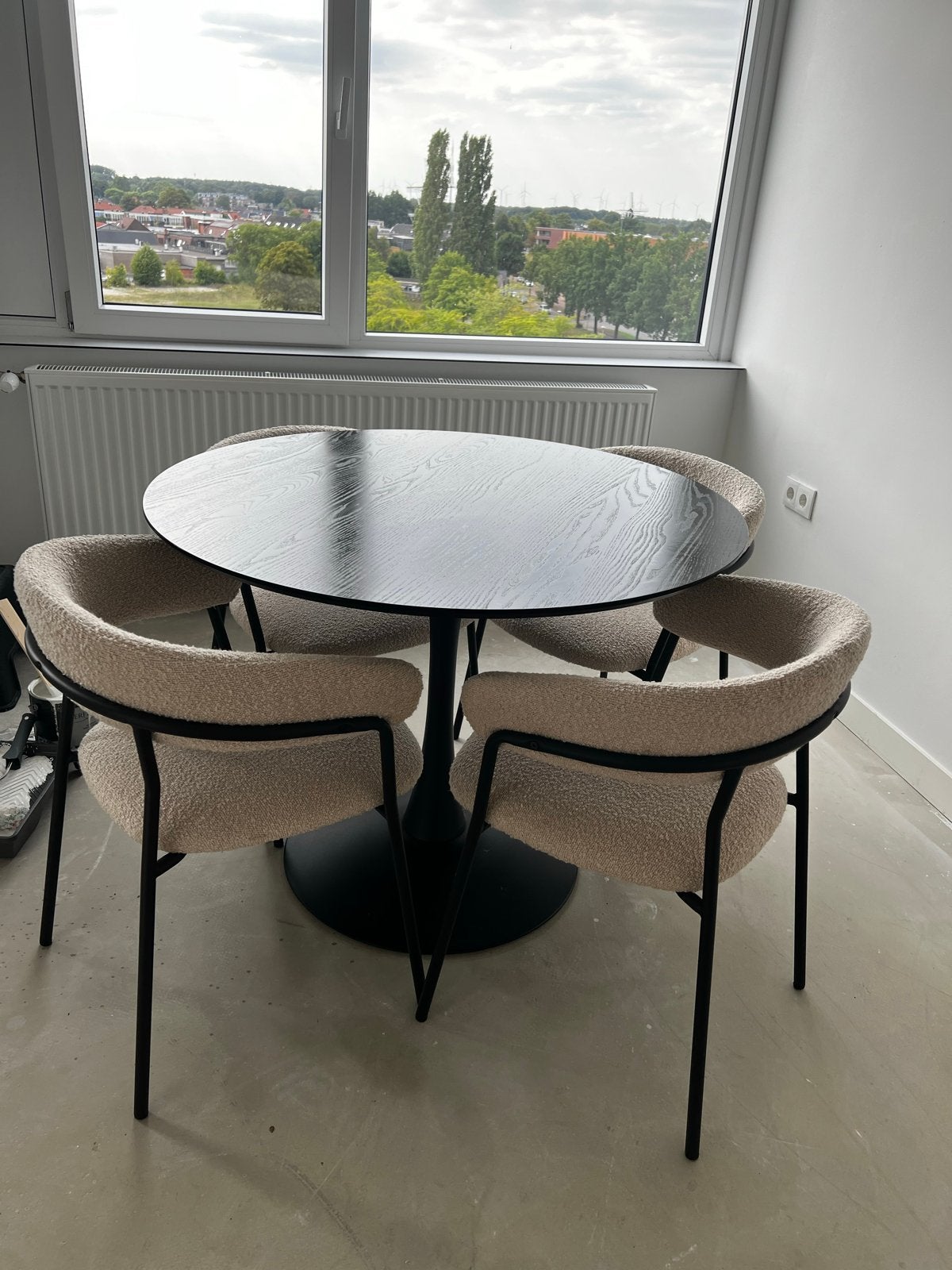 Moderne ronde eettafel met 4 teddy stoelen, Ophalen, 100 tot 150 cm, Rond, Zo goed als nieuw
