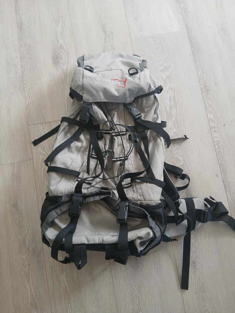 Wildebeast rugtas backpackers 50 liter  grijs zwart, Sieraden, Tassen en Uiterlijk, Tassen | Rugtassen, Ophalen of Verzenden