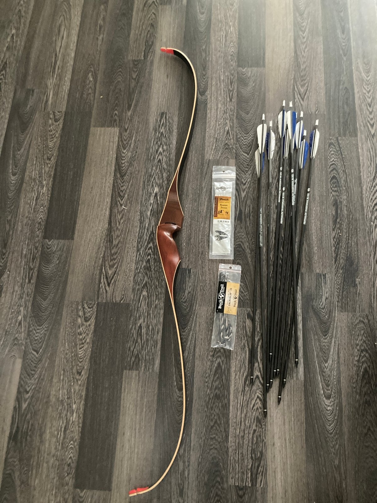 Recurve Boogset: Black Bear 58"/45# met pijlen en pezen, Ophalen of Verzenden, Zo goed als nieuw