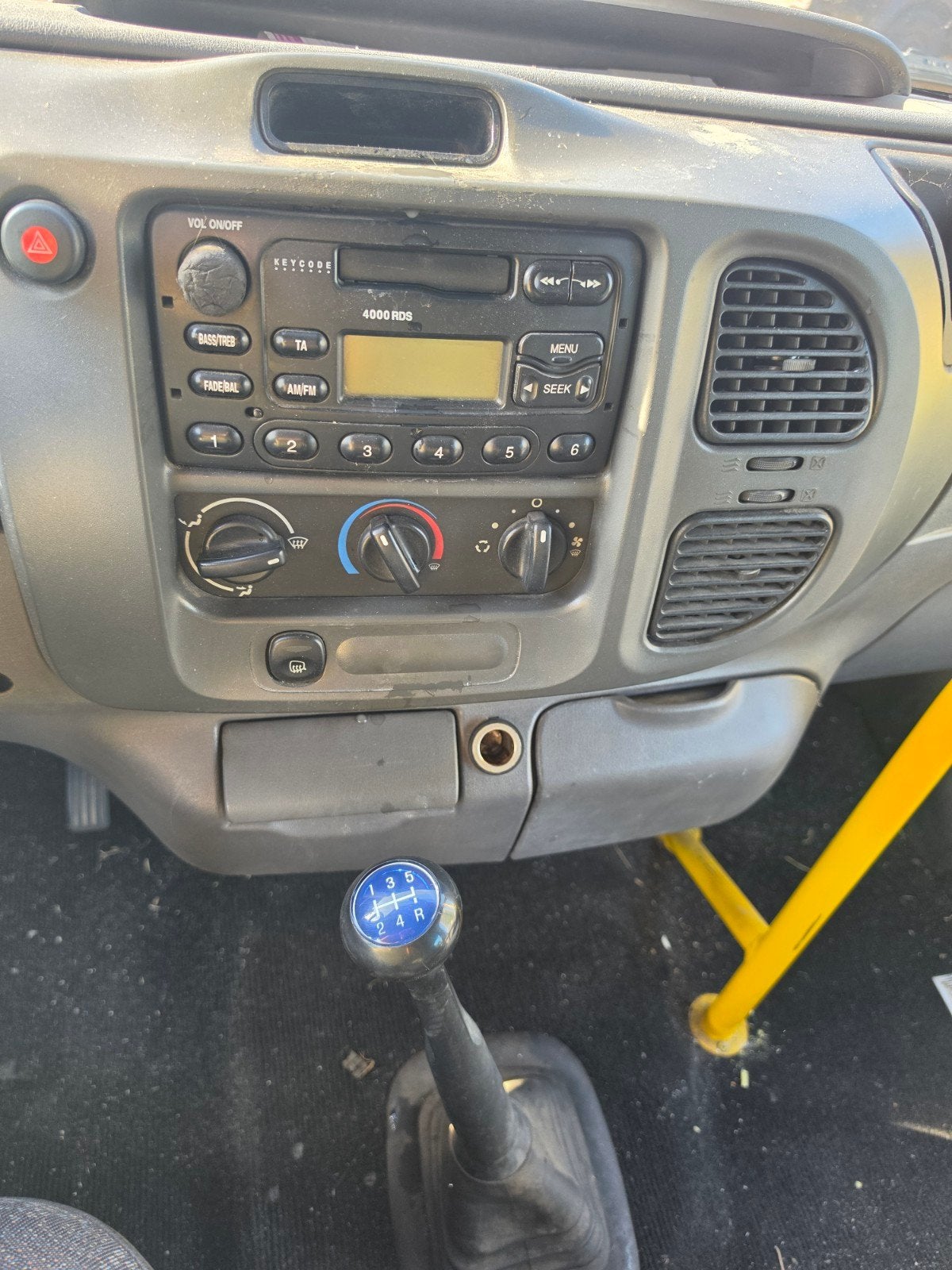 Foto 10 van Ford Transit CAMPER 2.0 Tddi 330L 74KW 2005 extra Lang/Hoog.