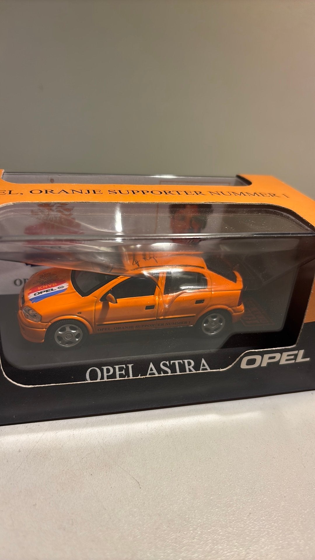 Opel astra oranje suporter nummer 1 schuco 1.43, Hobby en Vrije tijd, Auto, Ophalen of Verzenden, Schuco, A
