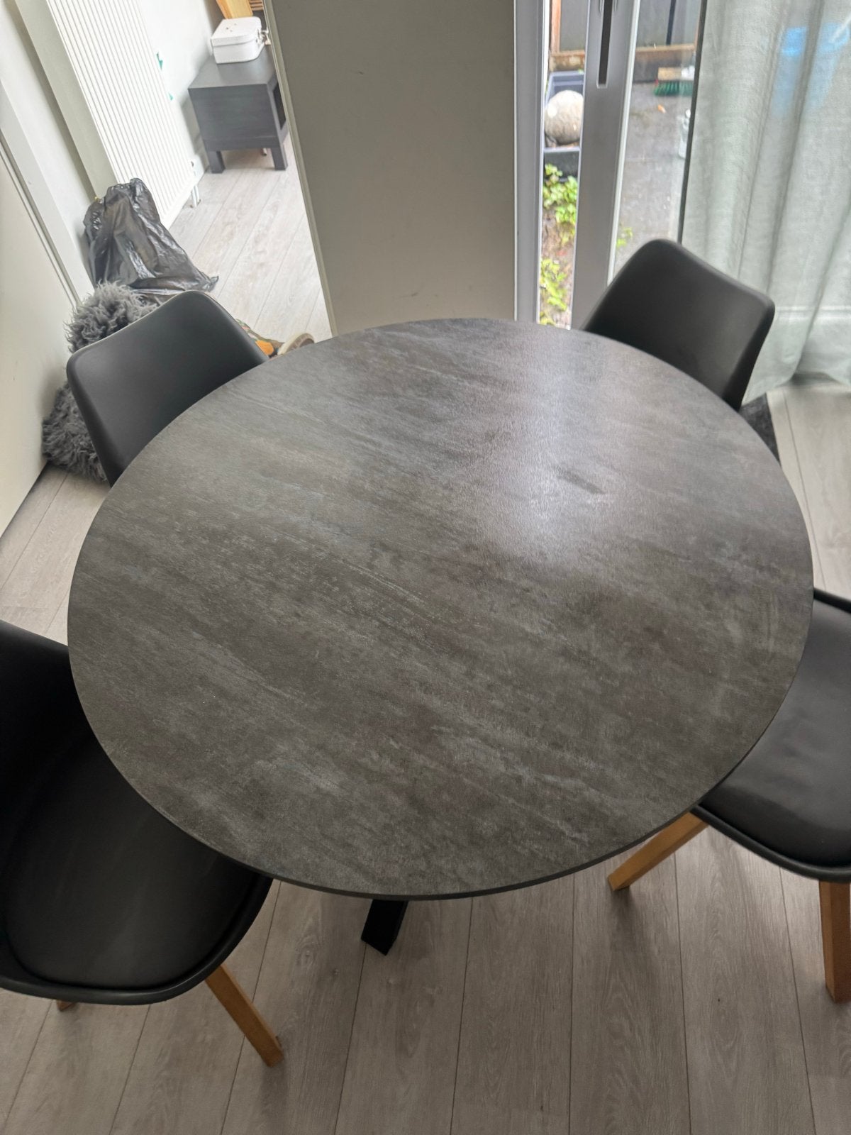 Moderne ronde eettafel met 4 stoelen, Ophalen, Kunststof, 100 tot 150 cm, Rond