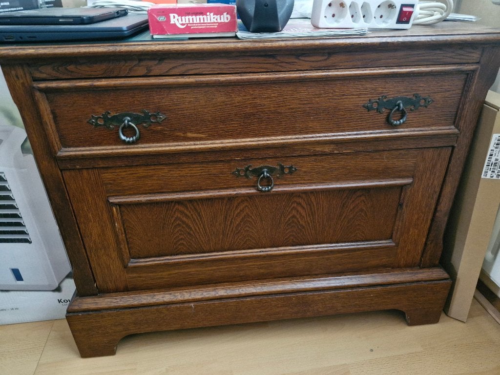 Houten klepkastje, Ophalen