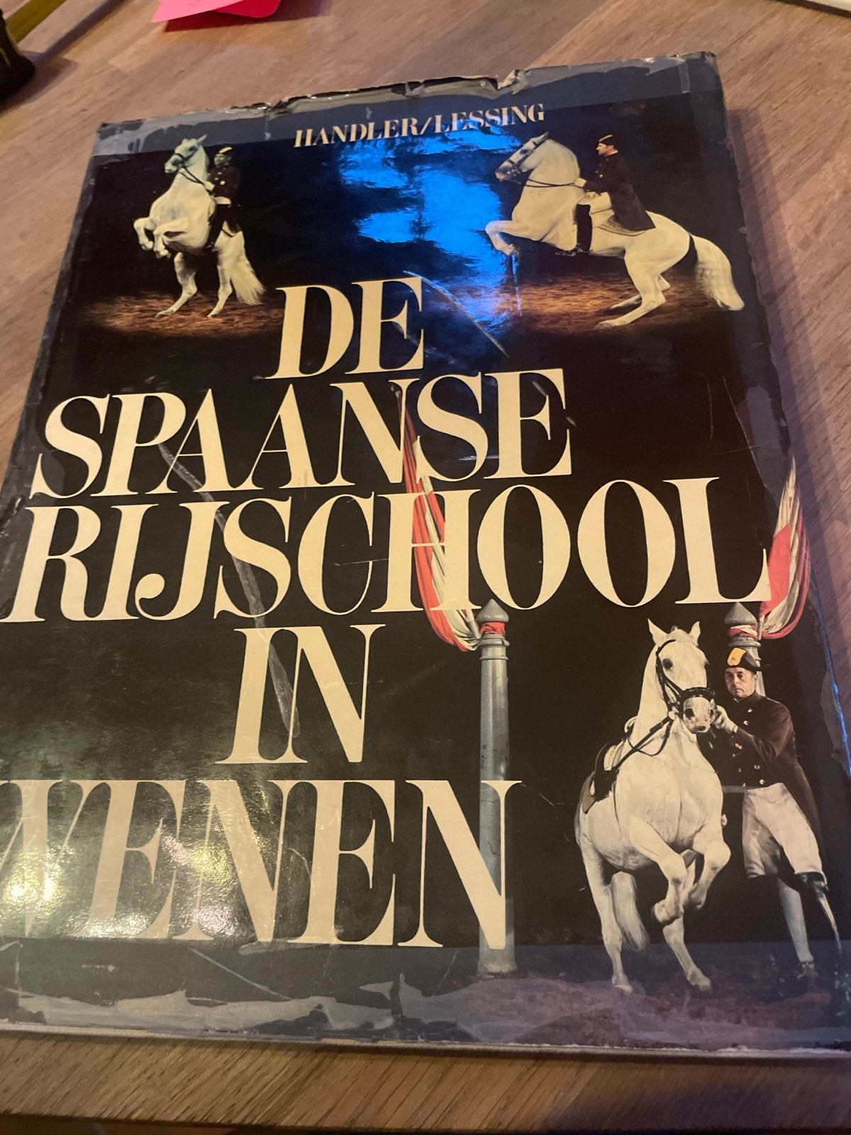 De Spaanse Rijschool in Wenen - Handler/Lessing, Ophalen of Verzenden, Gelezen, Europa overig