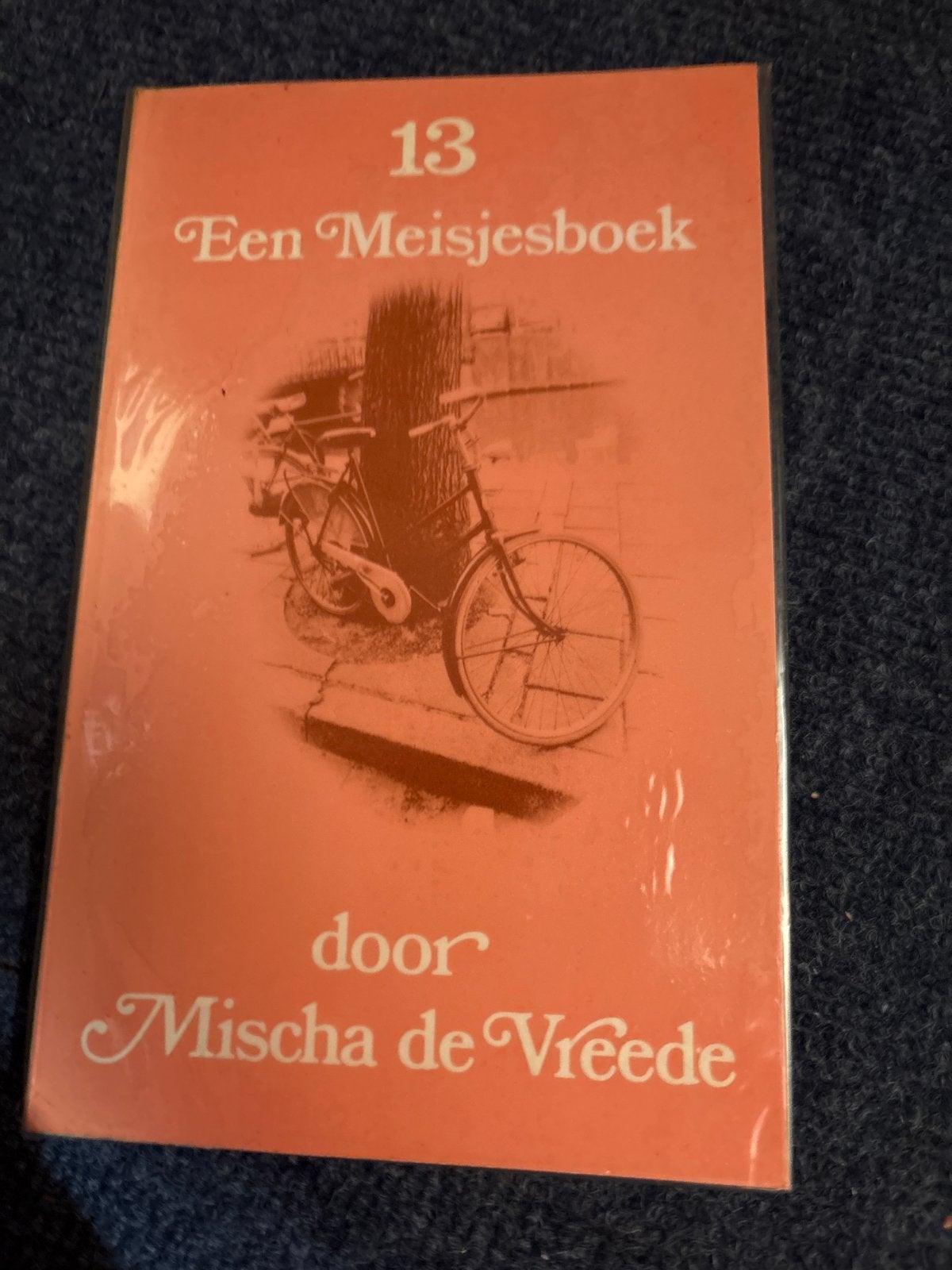 13 Een Meisjesboek door Mischa de Vreede, Boeken, Ophalen of Verzenden, Gelezen, Fictie
