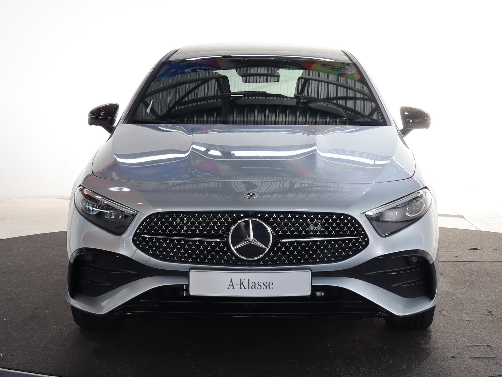 Mercedes-Benz A-klasse 250e Business Solution AMG | Panorama, Auto's, Mercedes-Benz, 4 cilinders, 163 pk, Plug-in hybride, Bedrijf