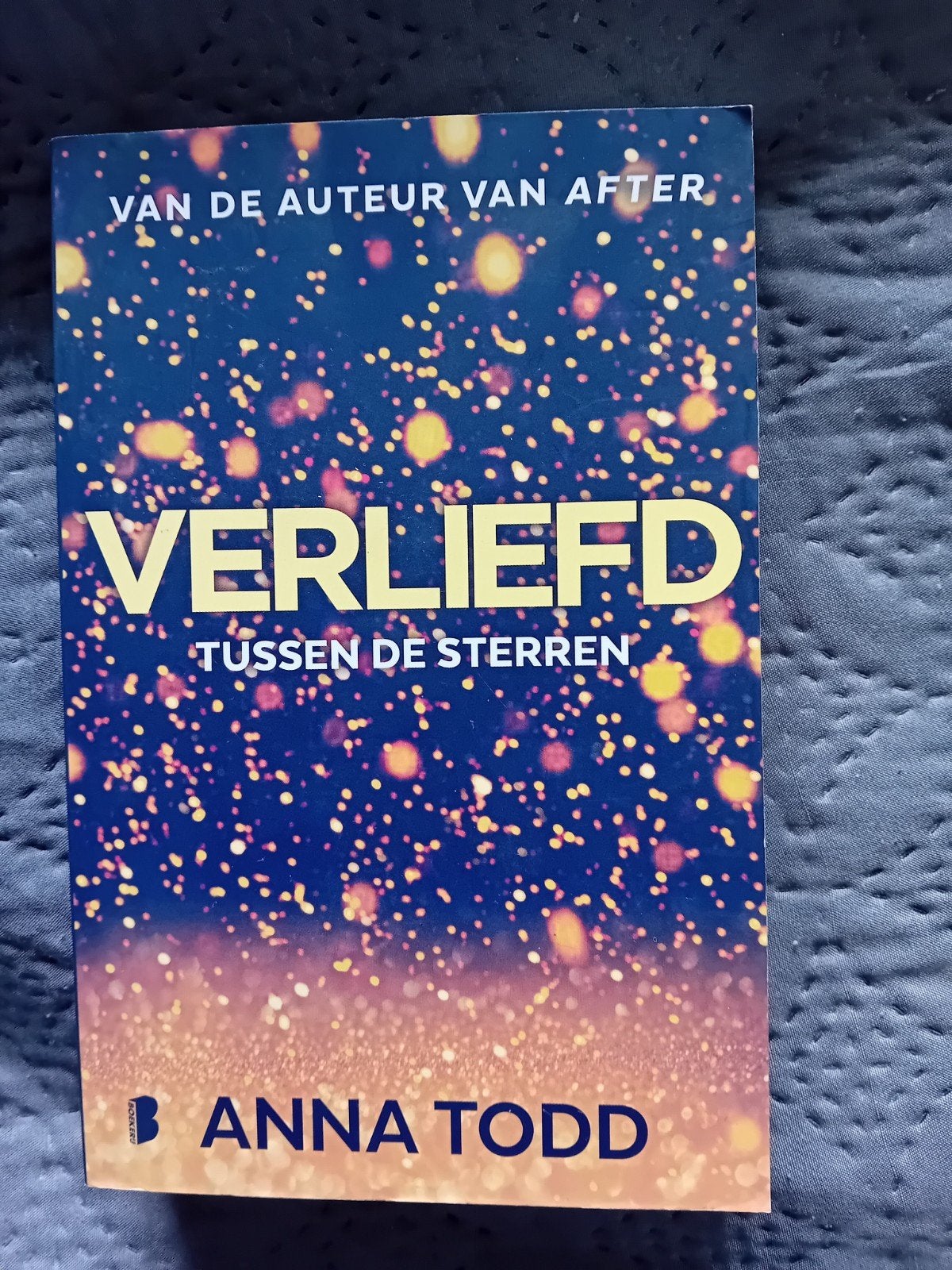 Anna Todd - Verliefd tussen de sterren, Ophalen of Verzenden, Zo goed als nieuw, Anna Todd