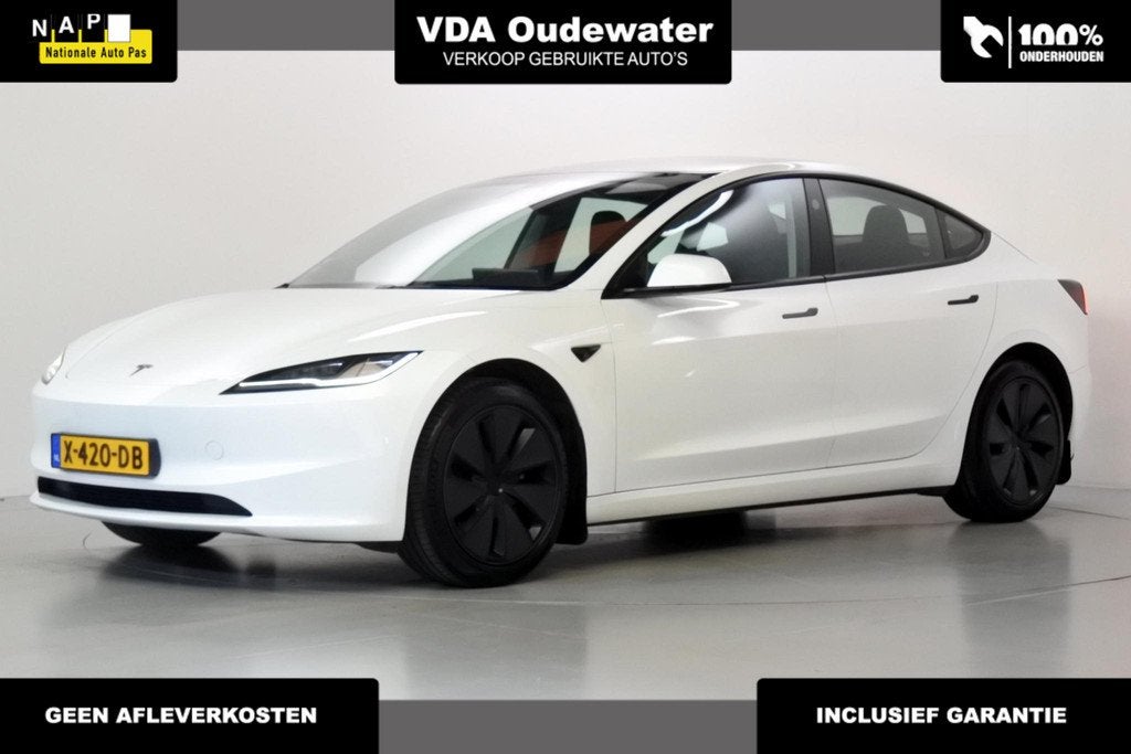 Tesla Model 3 RWD 60 kWh Trekhaak FSD €99/mnd, Auto's, Tesla, Automaat, Gebruikt, 1736 kg, Wit