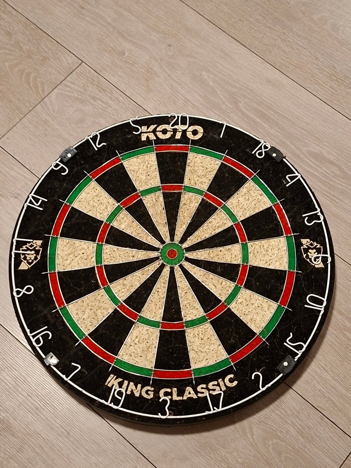 KOTO King Classic Dartbord - Zo goed als nieuw, Ophalen of Verzenden, Zo goed als nieuw, Dartbord