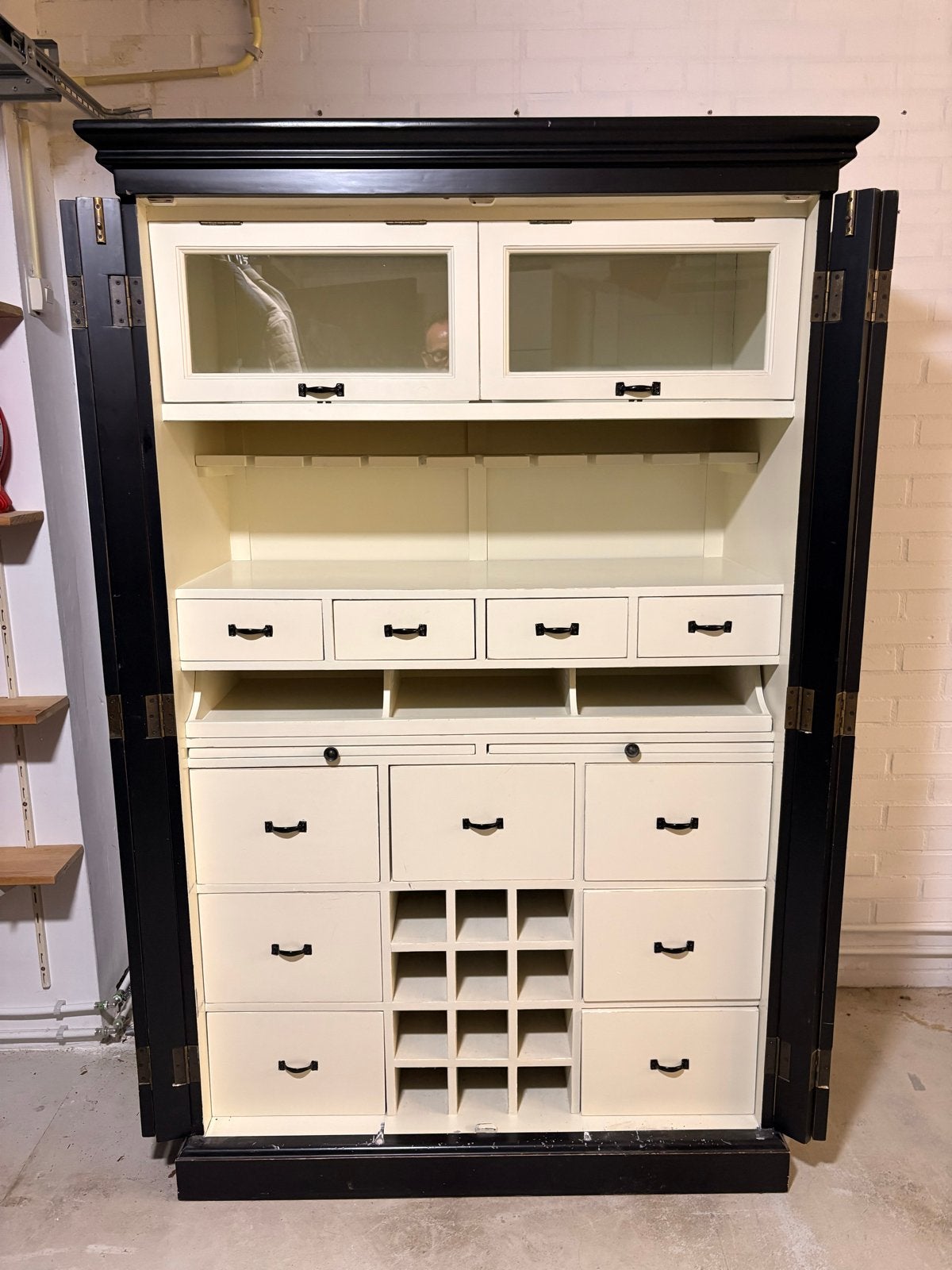 Mooie zwarte buffetkast met crèmekleurig interieur, Ophalen, Gebruikt, 100 tot 150 cm, Met lade(s)
