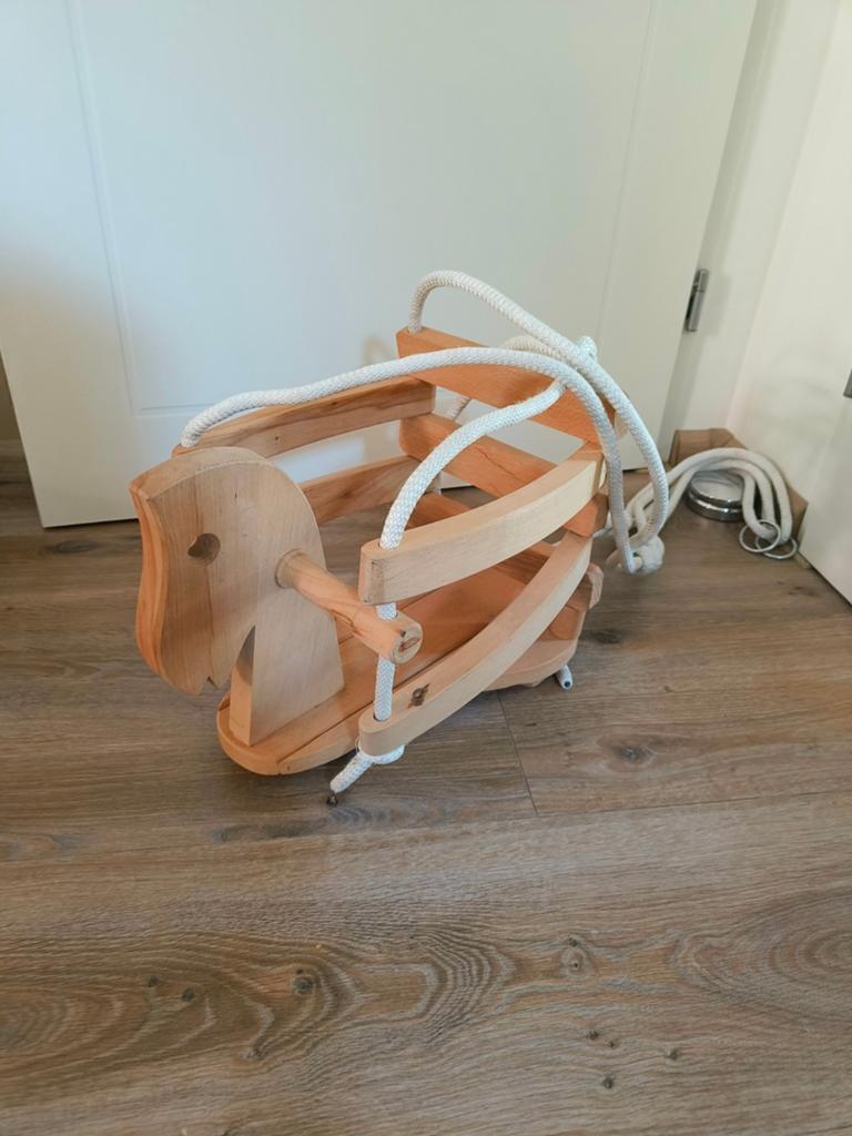 Houten schommel paard, Ophalen, Zo goed als nieuw, Schommel
