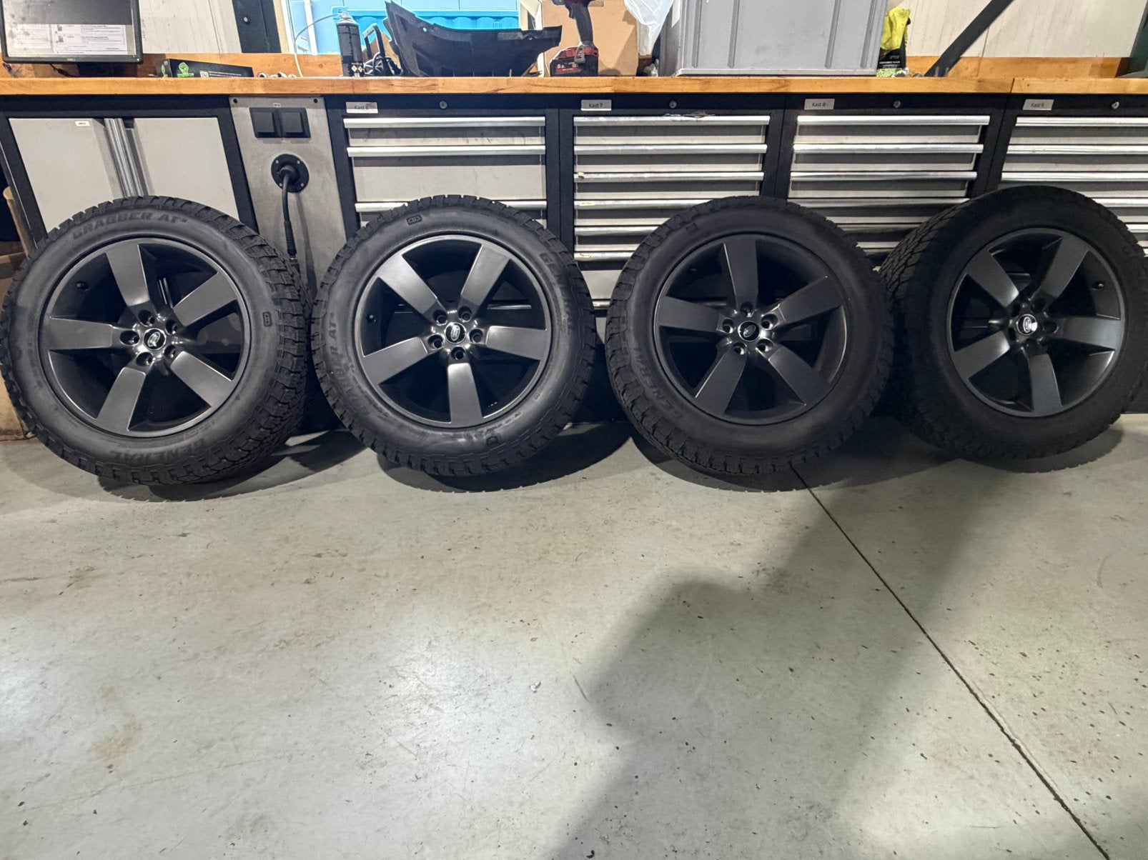 Landrover New Defender 20inch velgen met ZGAN banden!, Ophalen, 255 mm, All Season