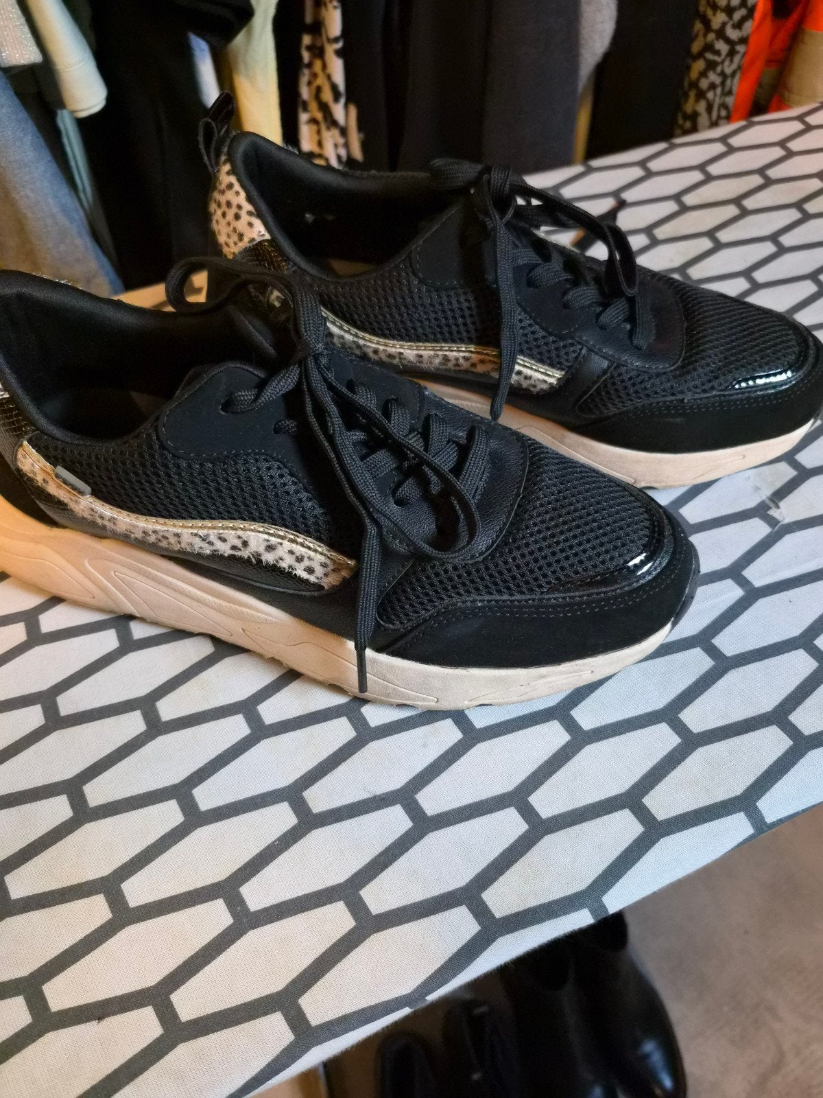 Zwarte sneakers met luipaardprint maat 41, Ophalen, Zwart, Sneakers of Gympen, Onbekend