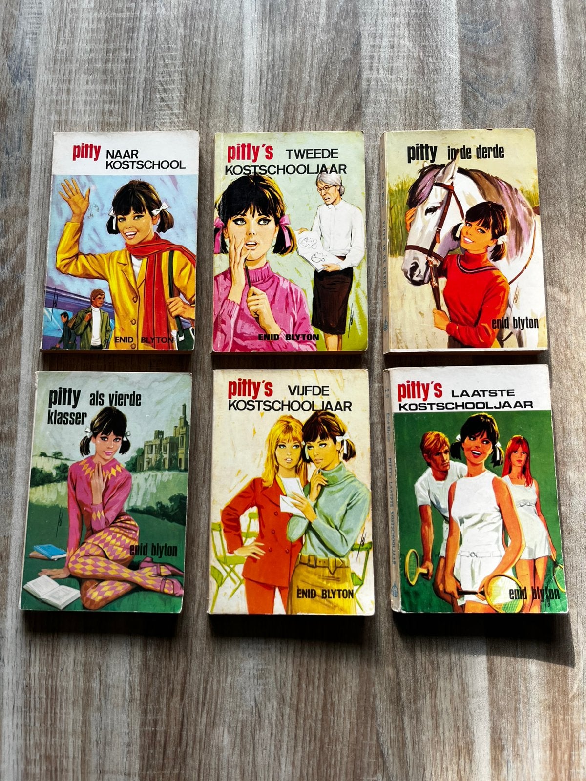 Boekenreeks Pitty naar de kostschool - Enid Blyton, Boeken, Ophalen of Verzenden, Gelezen, Enid Blyton