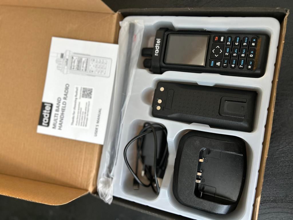 Radtel 950 pro in nieuwstaat incl. 27mc antenne, Telecommunicatie, Scanners, Ophalen of Verzenden, Zo goed als nieuw, 500 kanalen of meer