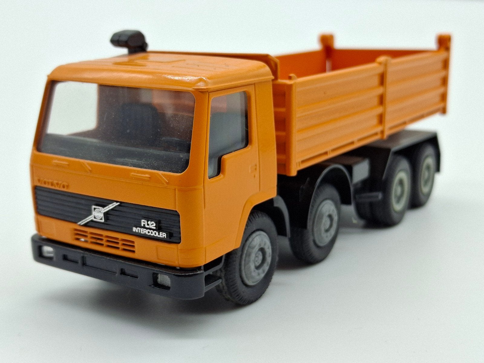 VOLVO FL12 INTERCOOLER 4AS KIPPER 1:50, Hobby en Vrije tijd, Ophalen of Verzenden, Zo goed als nieuw, Bus of Vrachtwagen, Conrad