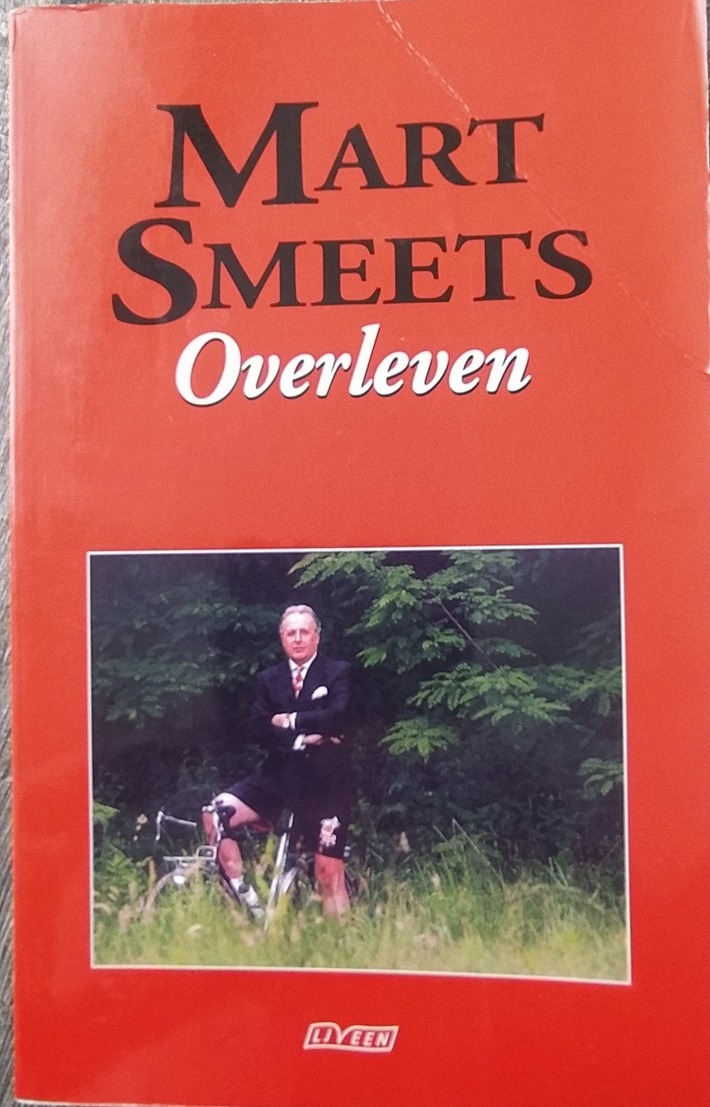 Mart Smeets - Overleven (Boek), Ophalen of Verzenden, Gelezen, Mart Smeets, Lopen en Fietsen