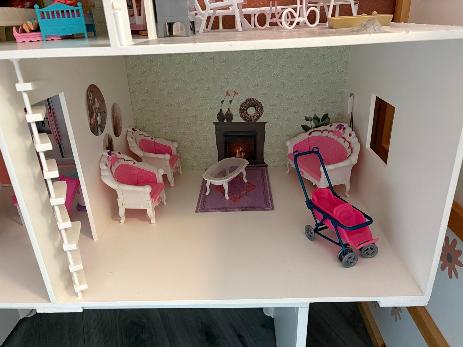 Foto 7 van Groot Barbie huis met veel extra's en accessoires