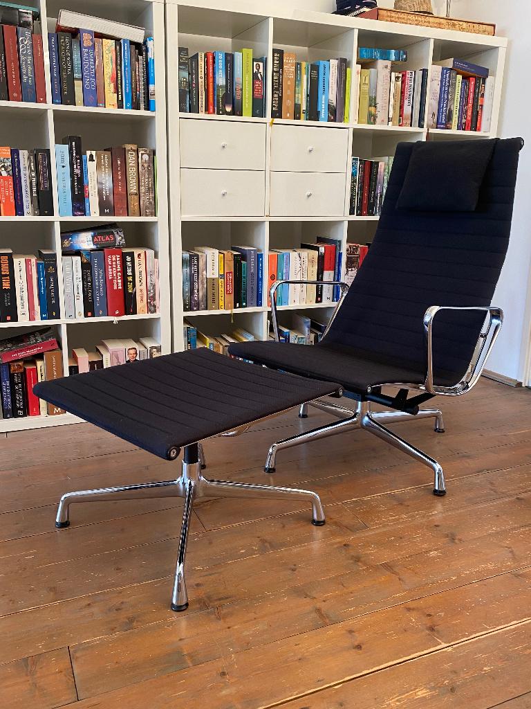 Vitra EA 124 lounge chair met bijpassende EA 125 hocker, Ophalen, 75 tot 100 cm, Zo goed als nieuw, Stof