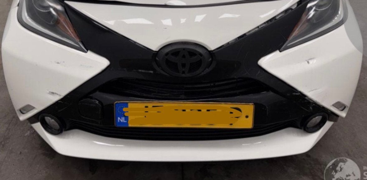 Toyota Aygo Bumper 2014-2021 (met schade zonder logo), Ophalen of Verzenden, Toyota, Bumper