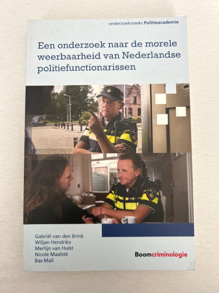 Onderzoek: Morele weerbaarheid Nederlandse politie, Ophalen of Verzenden, Zo goed als nieuw
