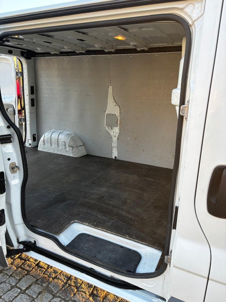 Foto 7 van Opel Vivaro 2.0 CDTI L2H1 66KW 2011 3-zit