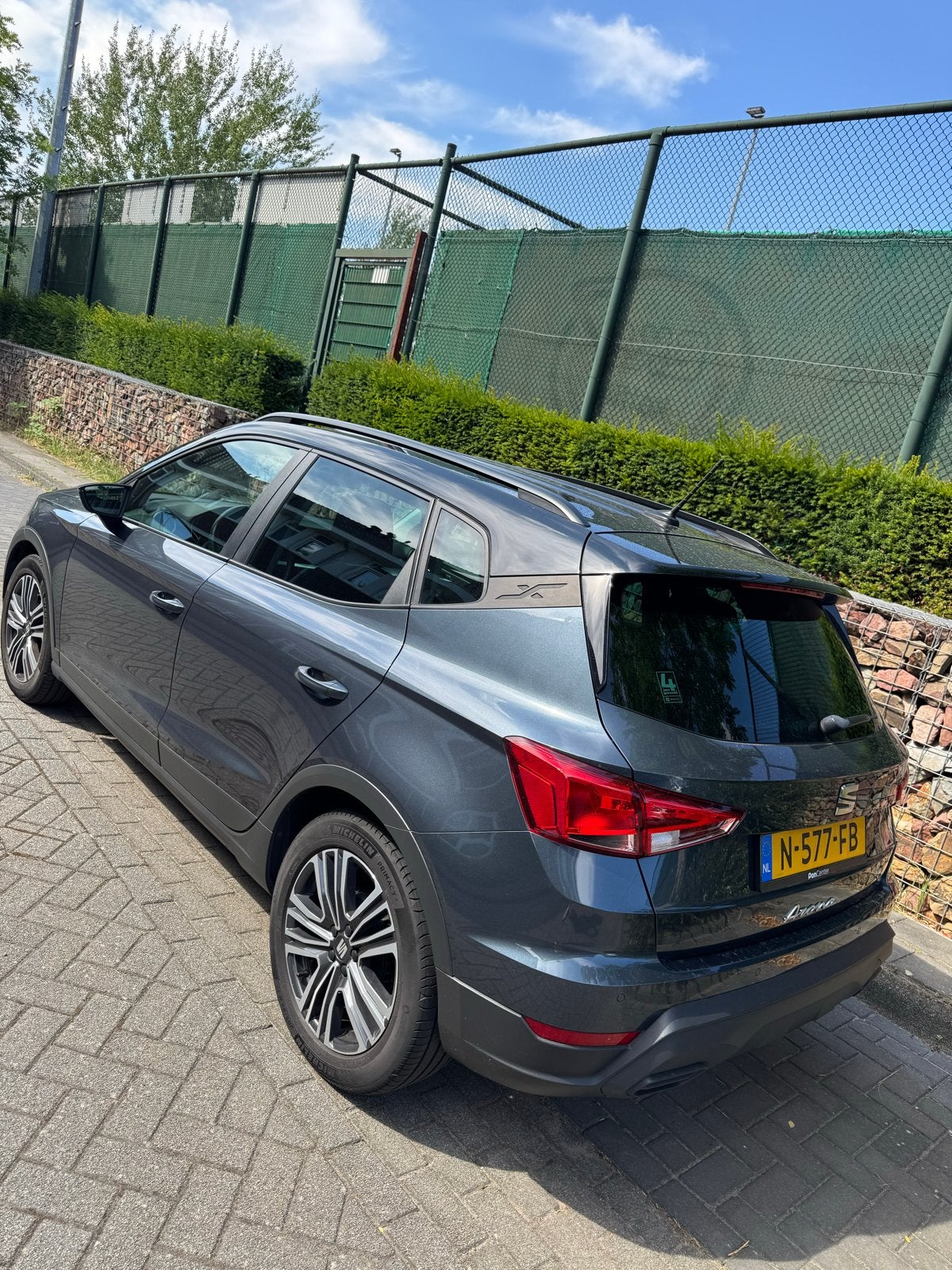 Seat Arona 1.0 TSI 95pk 2021 Grijs, Auto's, Voorwielaandrijving, Arona, 95 pk, 49 €/maand
