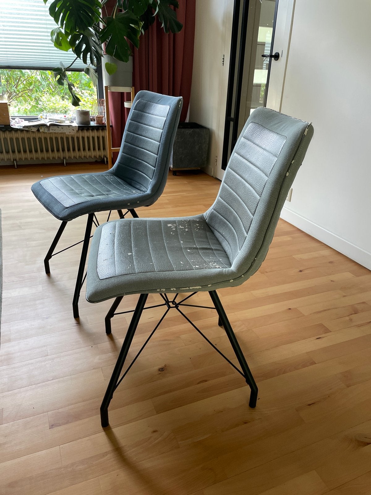 2 opknapstoeltjes met zwart stalen frame, Gebruikt, Twee, Overige kleuren, Ophalen of Verzenden
