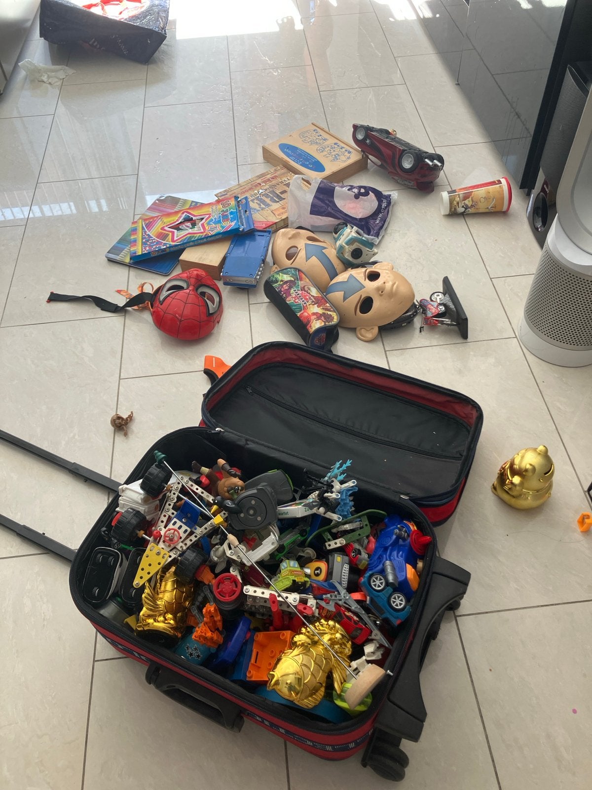 Grote verzameling speelgoed en maskers, Ophalen of Verzenden, Gebruikt, Jongen of Meisje