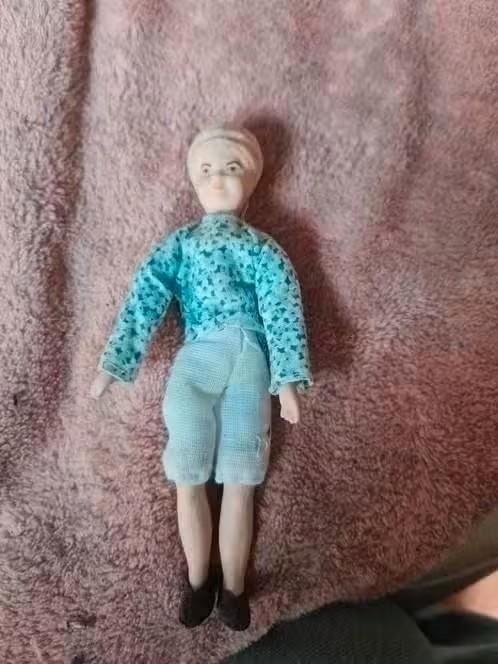 poppenhuis miniaturen popje 13 cm, Ophalen of Verzenden, Zo goed als nieuw, Poppenhuis