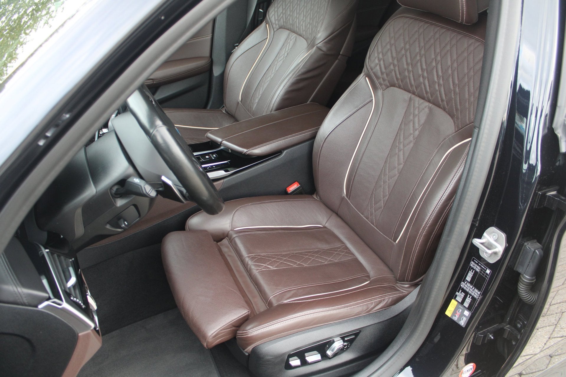 BMW 5-serie 545e xDrive M-Sport | Pano | 360 | Laser | HK |, Auto's, Dealer onderhouden, Gebruikt, Euro 6, 394 pk