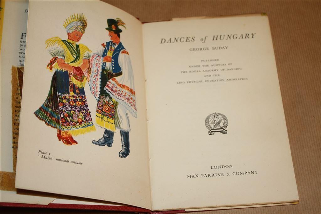 Dances of Hungary, 1950. Handboek Europese volksdansen., Boeken, Ophalen of Verzenden, Gelezen, Toneel
