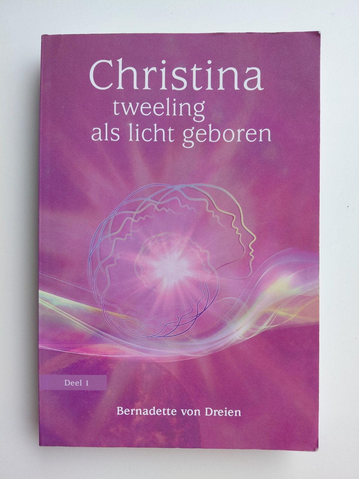 Bernadette von Dreien - Tweeling als licht geboren, Achtergrond en Informatie, Spiritualiteit algemeen, Ophalen of Verzenden, Zo goed als nieuw