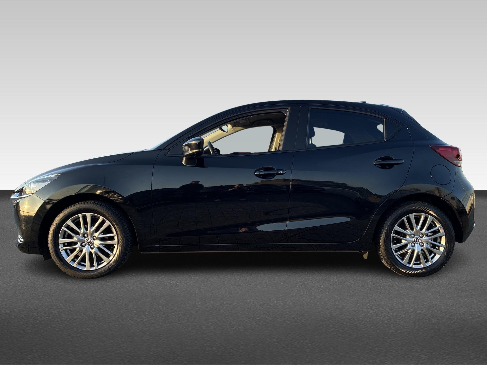 Mazda 2 1.5 SKYACTIV-G 90PK Luxury, Auto's, Stof, 4 cilinders, Zwart, Handgeschakeld