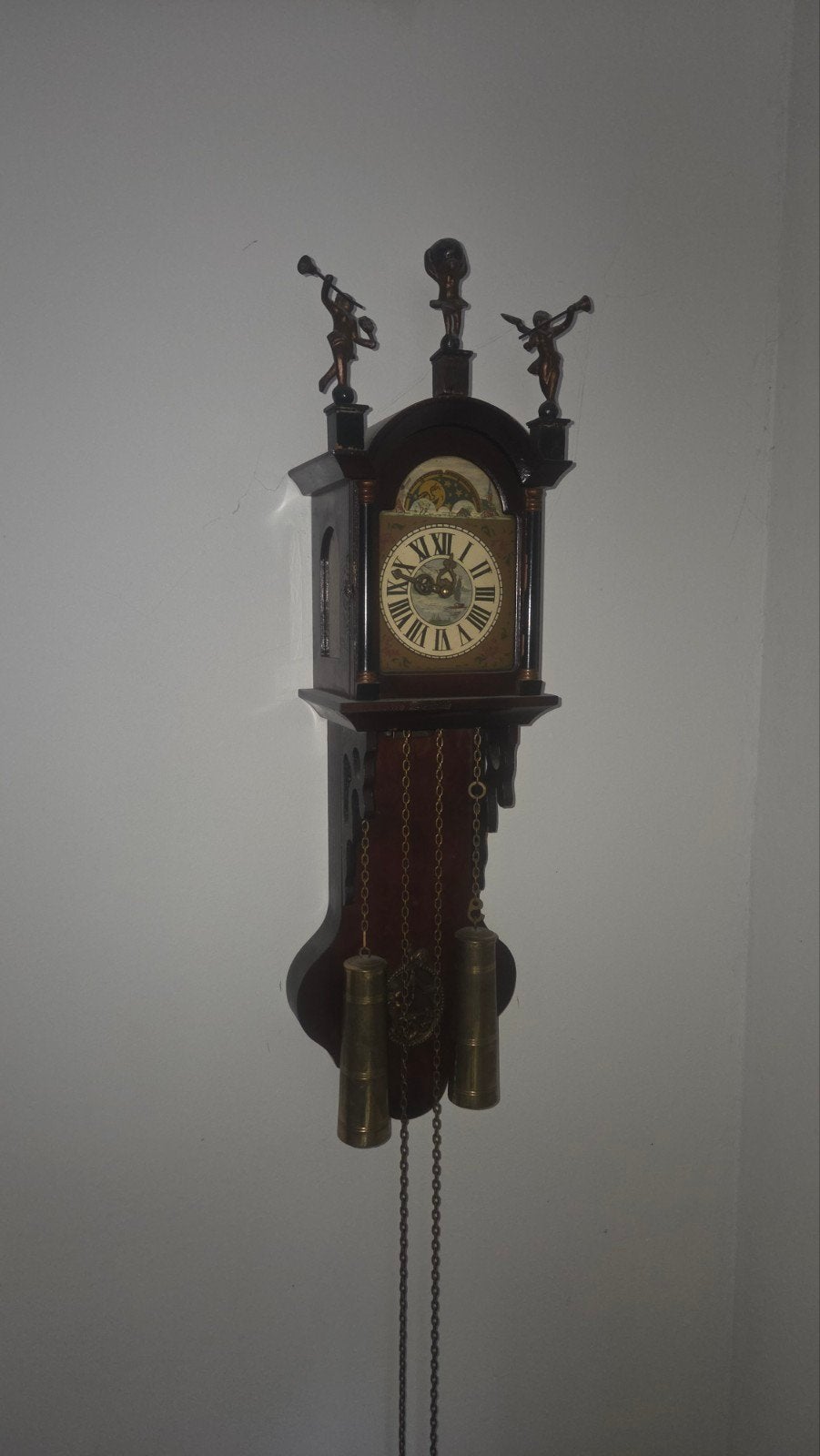 Antieke Wandklok met Gewichten en Decoratieve Beelden, Antiek en Kunst, Ophalen