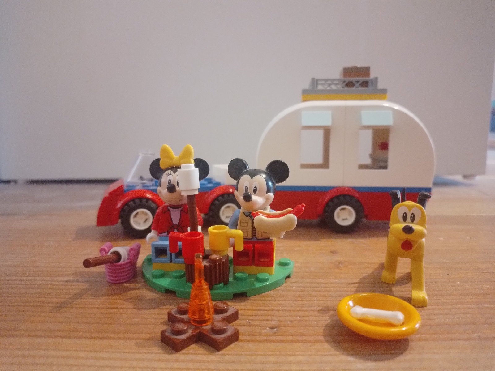 LEGO  Mickey Mouse en Minnie Mouse Kamperen, Compleet, Lego, Ophalen of Verzenden, Zo goed als nieuw