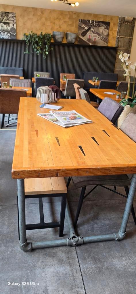 Robuuste houten tafel met metalen onderstel, Huis en Inrichting, Gebruikt, Industrieel, robuust, 50 tot 100 cm, 150 tot 200 cm
